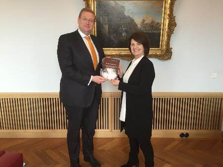 Aanbieding rapport Zicht op kwetsbaarheid aan de minister